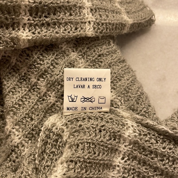 Staccato gray and white long sleeve tunic - Picture 4 of 4